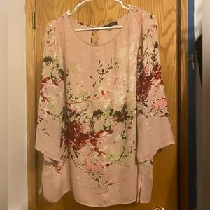 Business casual 3/4 sleeve top. 1x